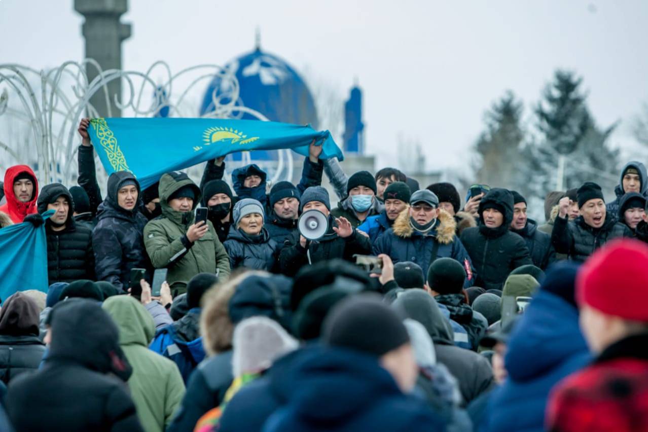 Происшествия в Казахстане и мире / В ДП ВКО рассказали о беспорядках, начавшихся в Семее 5 января