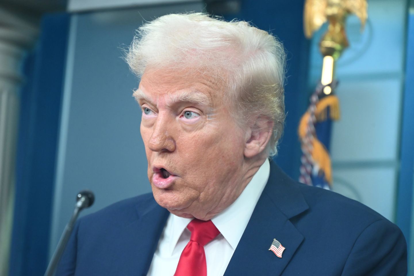 Новости мира / Трамп пригрозил жестко отсеивать трансгендеров на грядущей Олимпиаде