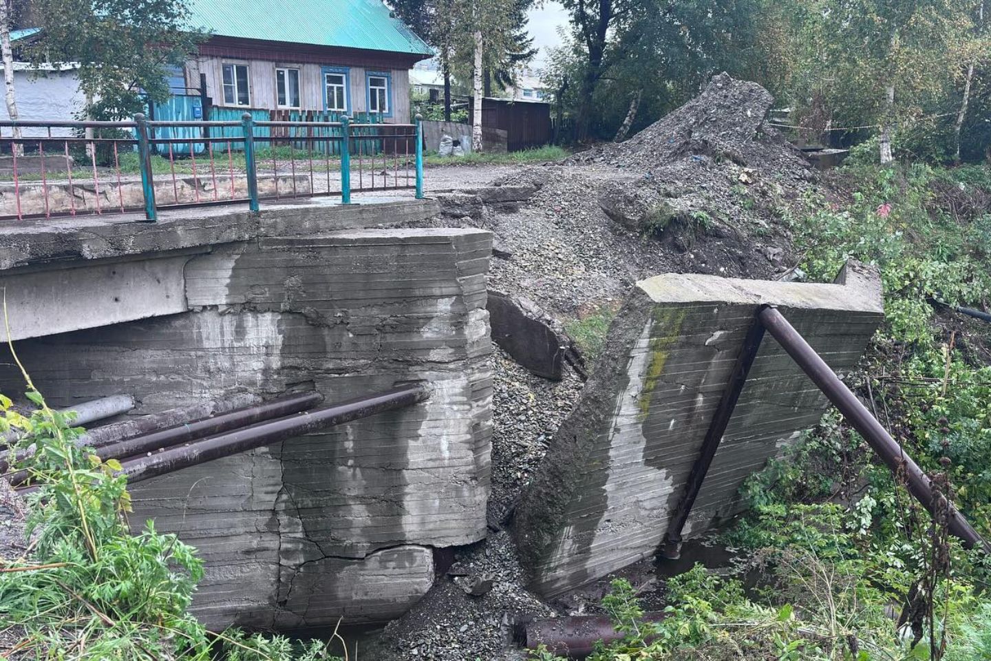 Усть-Каменогорск и ВКО / Польза "мостомании": в городе Алтае приступили к ремонту аварийной переправы Усть-Каменогорск и ВКО / Польза "мостомании": в городе Алтае приступили к ремонту аварийной переправы