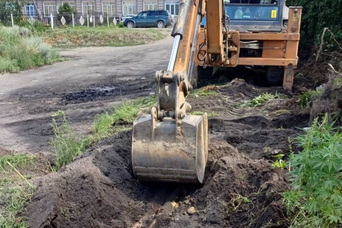 Усть-Каменогорск и ВКО / В селе Курчум начали работы по ремонту теплосетей, износ которых составляет 97%