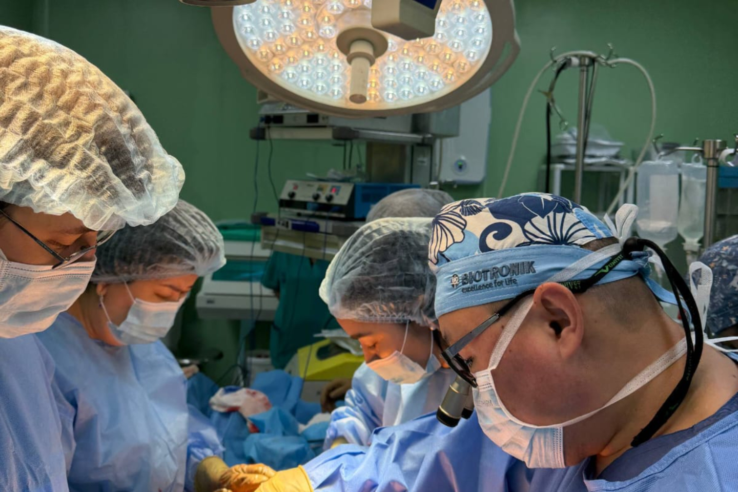 Новости Казахстана / Общество в Казахстане / Малыша и роженицу с тяжелым пороком сердца спасли в Алматы