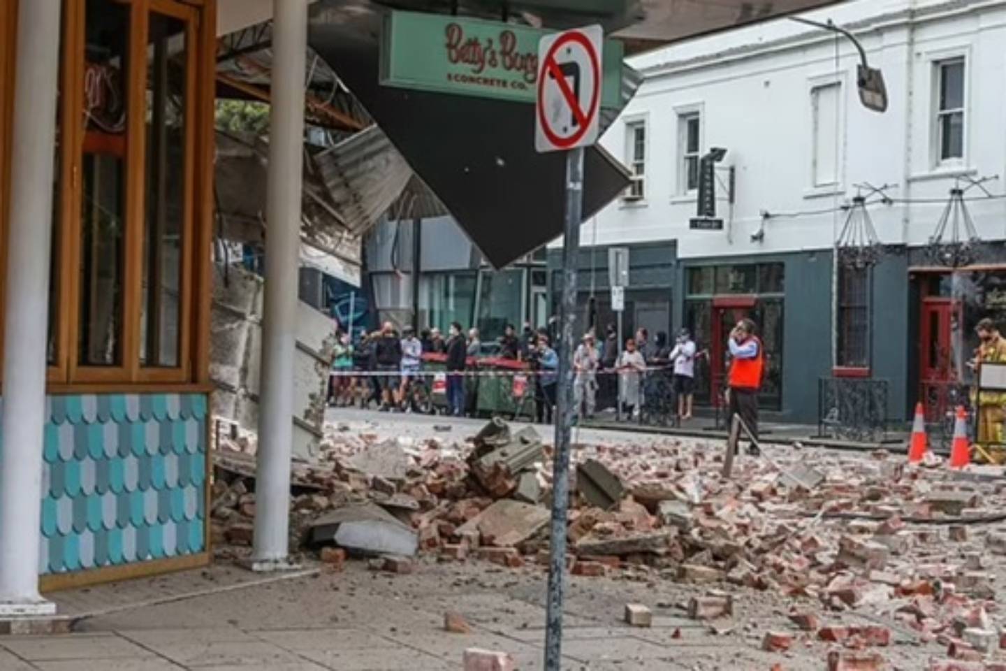 Новости мира / Землетрясение разрушило десятки зданий и обесточило несколько районов Мельбурна
