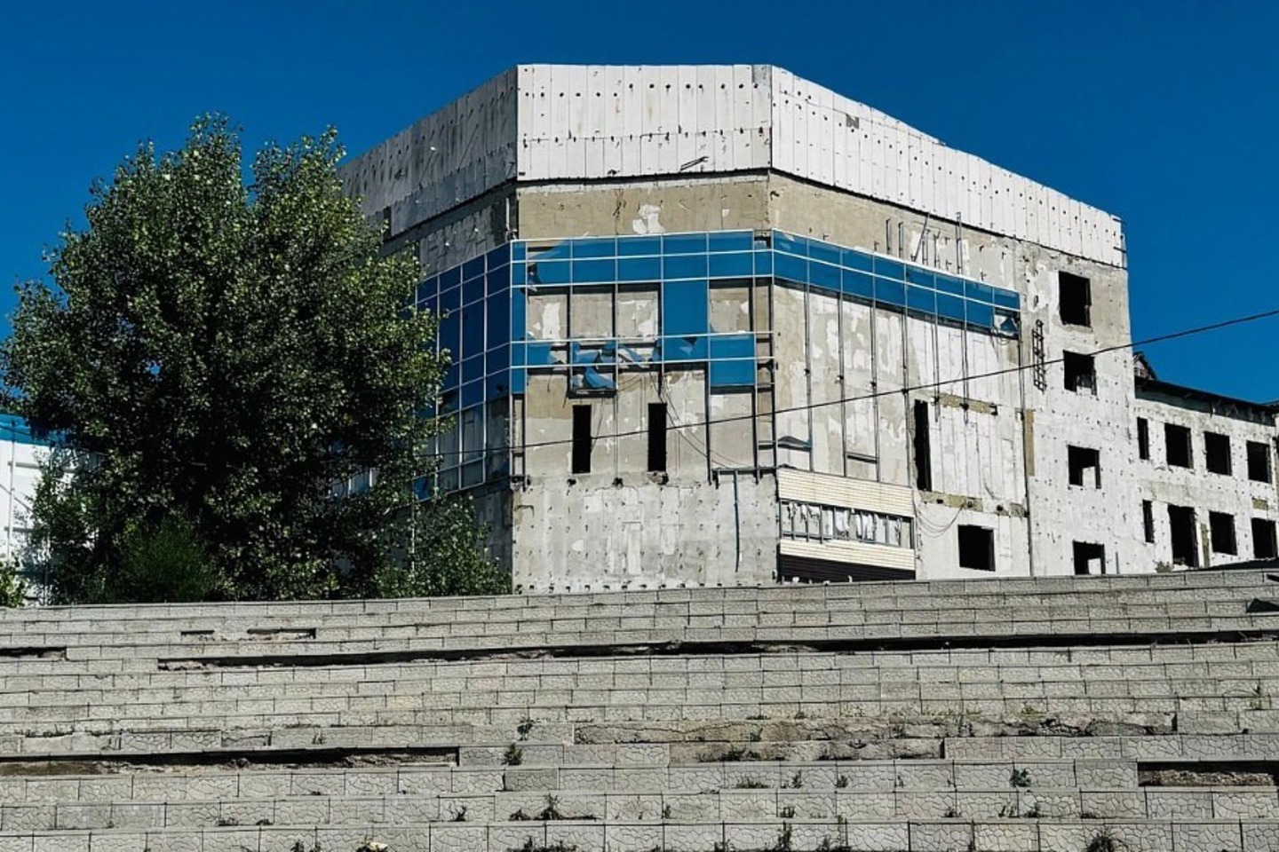Усть-Каменогорск и ВКО / Өскемендегі қаңырап тұрған ғимарат енді мектепке айналады Усть-Каменогорск и ВКО / Өскемендегі қаңырап тұрған ғимарат енді мектепке айналады