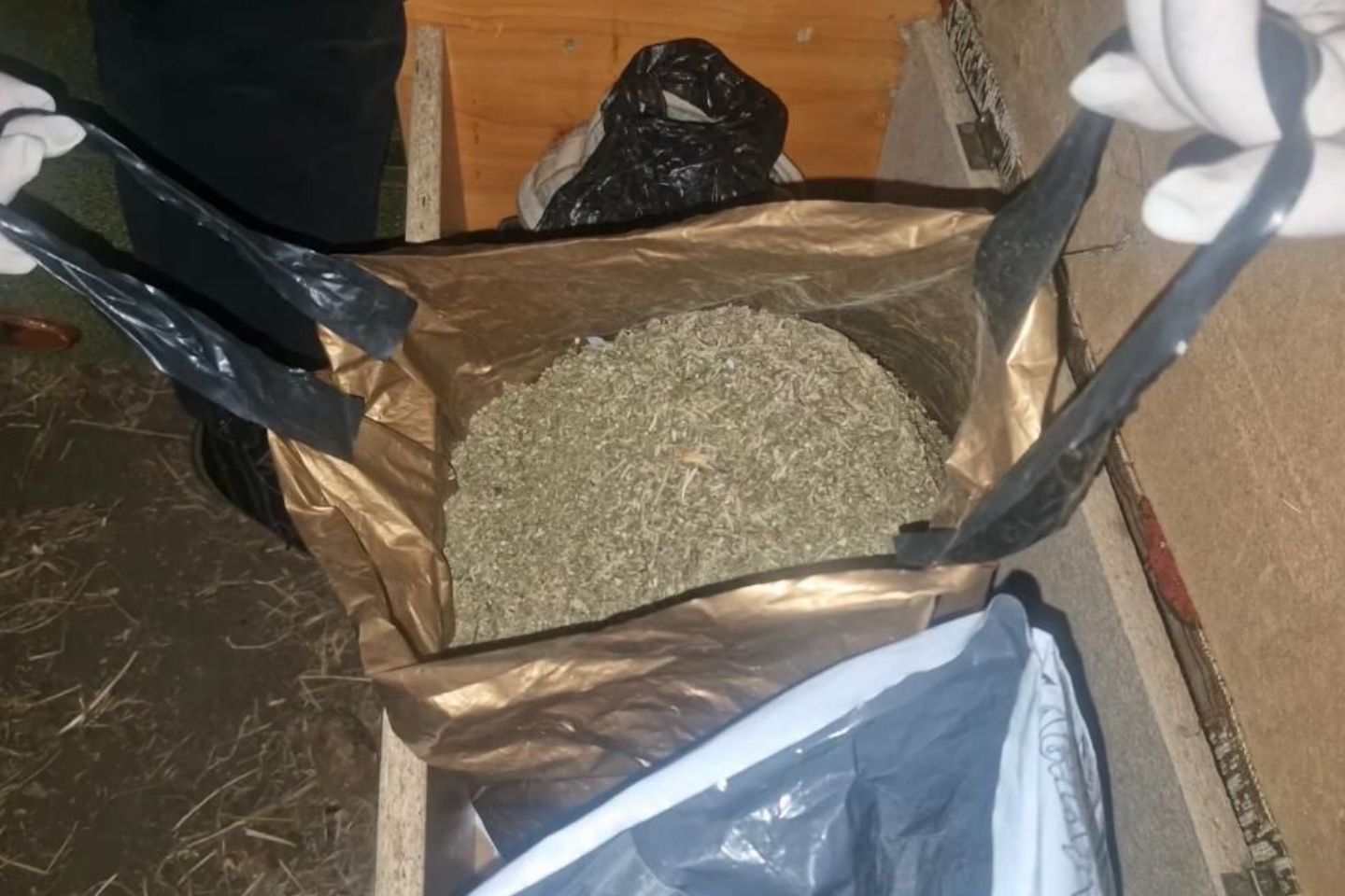 Усть-Каменогорск и ВКО / Тайник под стулом: в ВКО изъяли наркотики в особо крупном размере