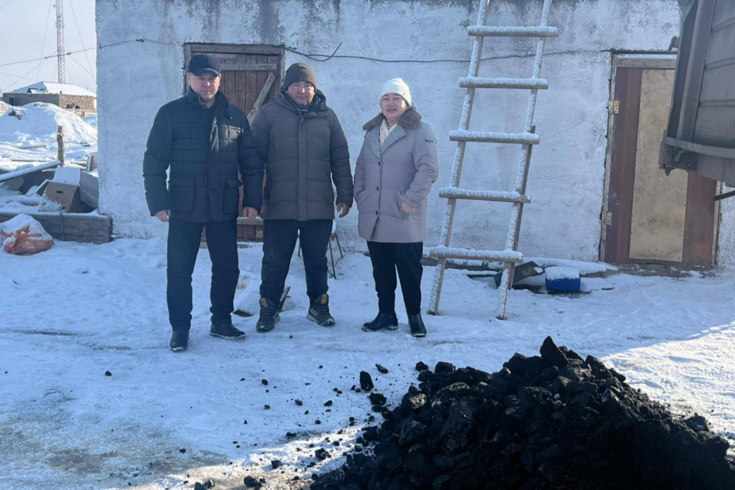 Усть-Каменогорск и ВКО / В одном из районов ВКО нуждающимся семьям выделили 35 тонн угля