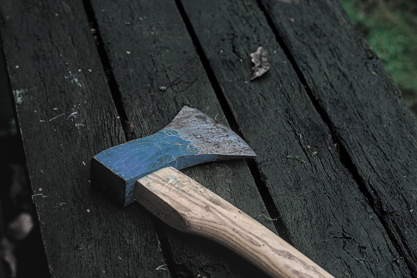 Происшествия в Казахстане и мире / Парень с топором и увольнение: что происходит в школе Кульсары после нападения