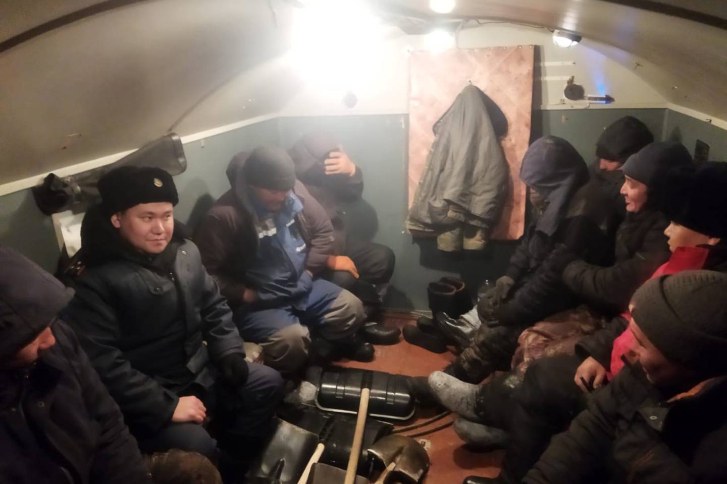 Усть-Каменогорск и ВКО / Спасатели ДЧС ВКО спасли за ночь 7 человек
