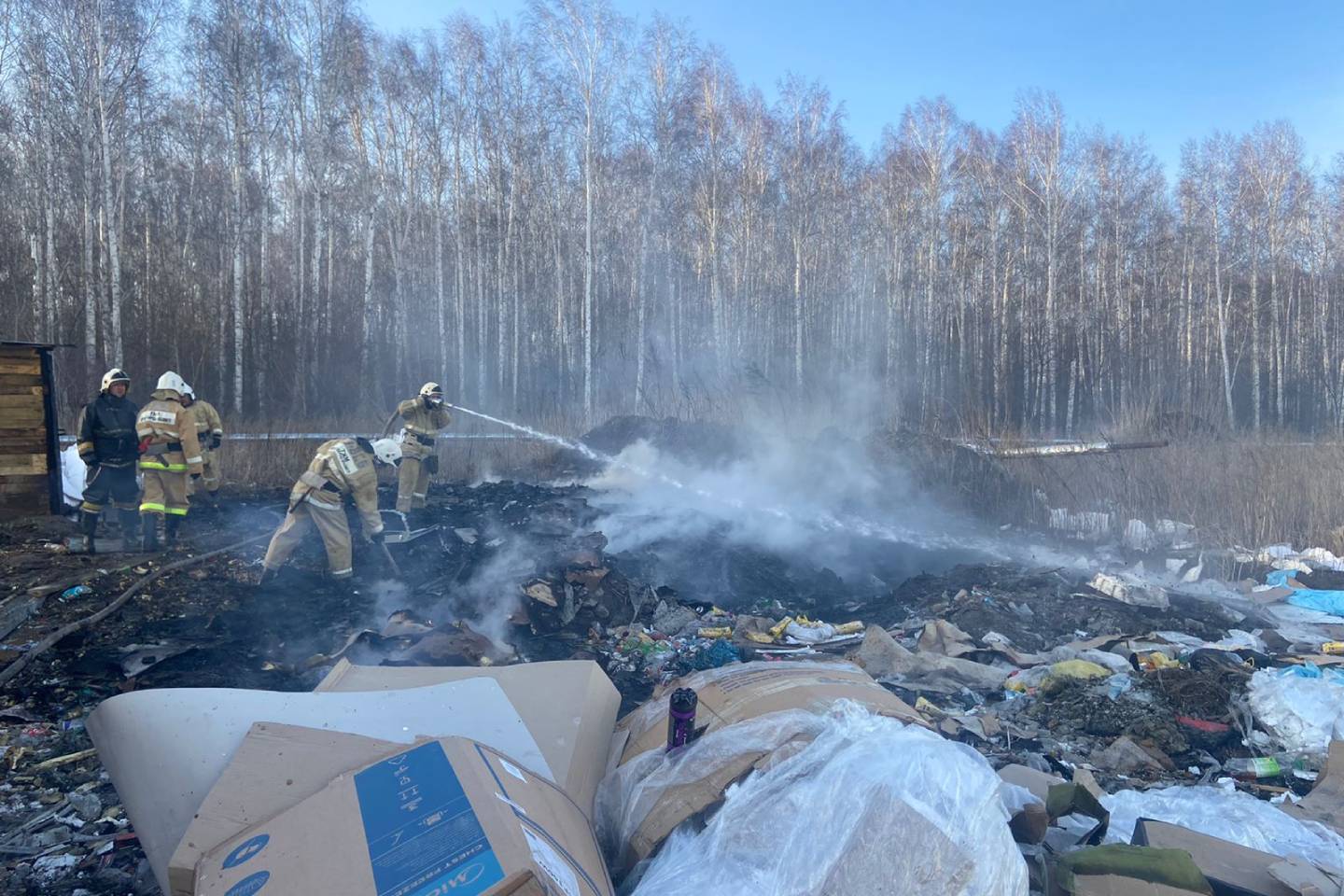Происшествия в Казахстане и мире / По одной из улиц Усть-Каменогорска начался пожар