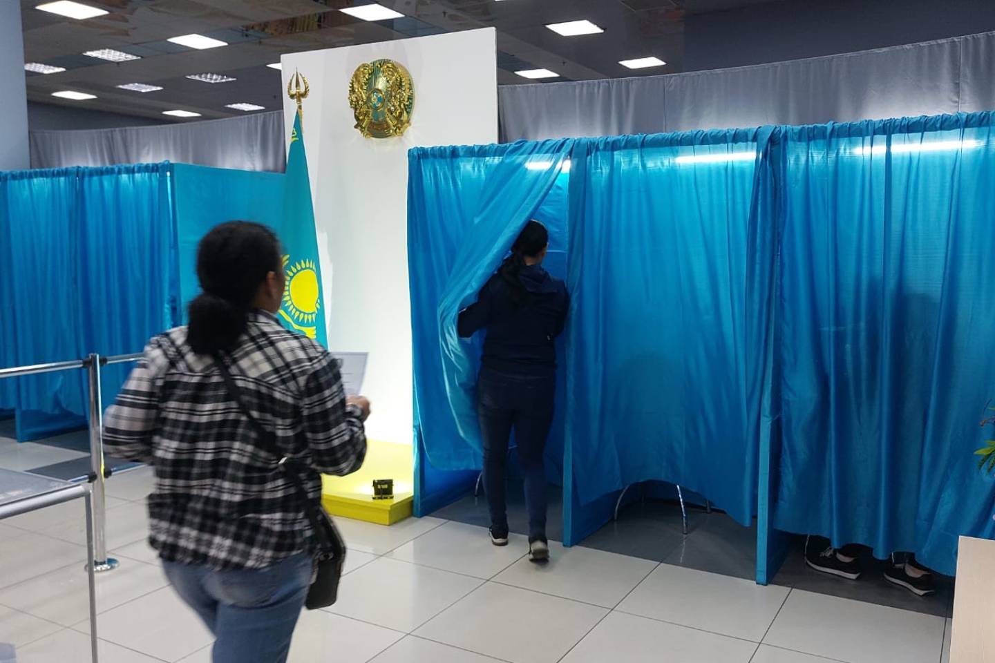 Усть-Каменогорск и ВКО / Референдум-2022 в ВКО: явка высокая, поток избирателей не иссякает