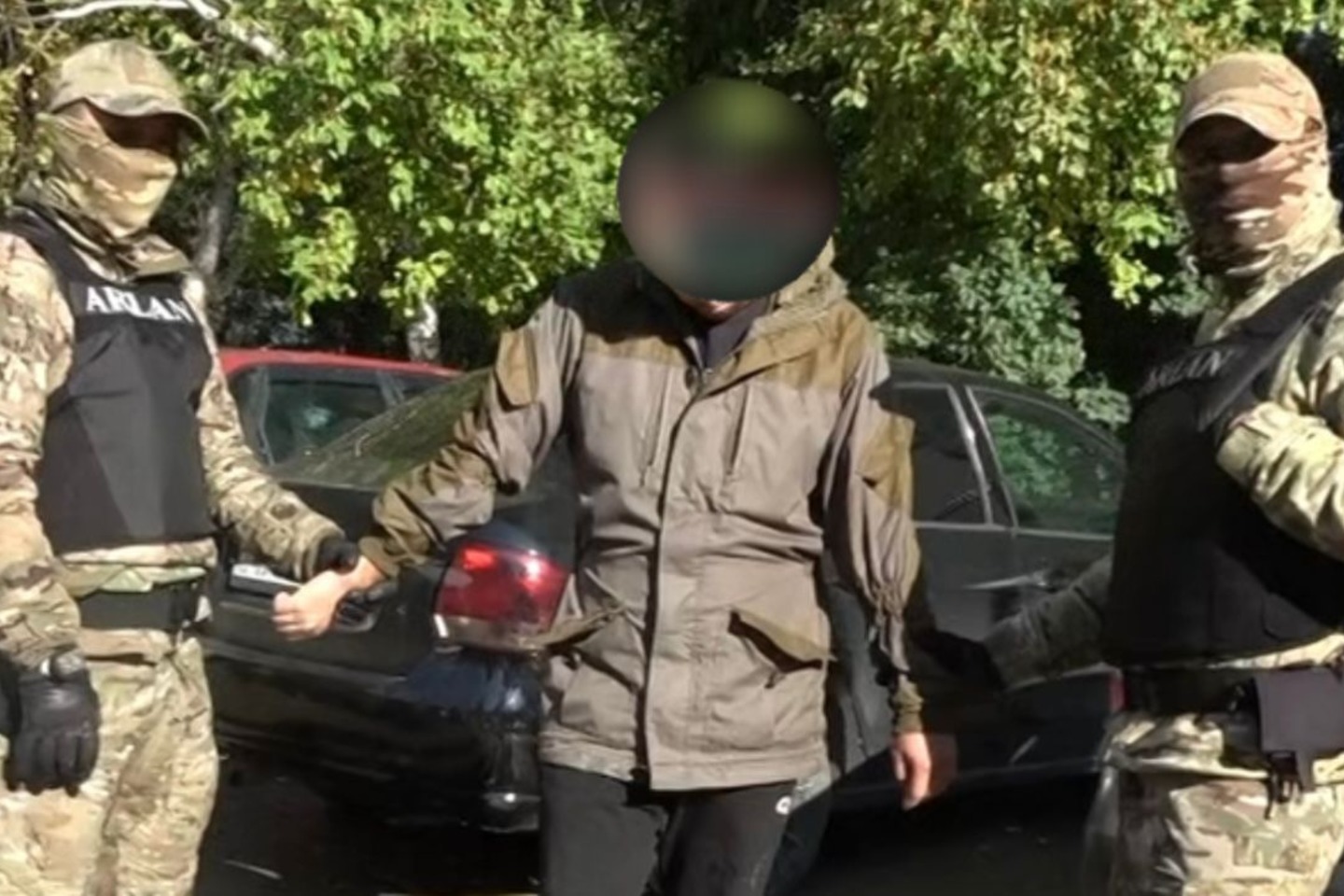Усть-Каменогорск и ВКО / ШҚО-да есірткіні орап-қаптаушы екі мыңнан астам мефедрон дозасымен ұсталды