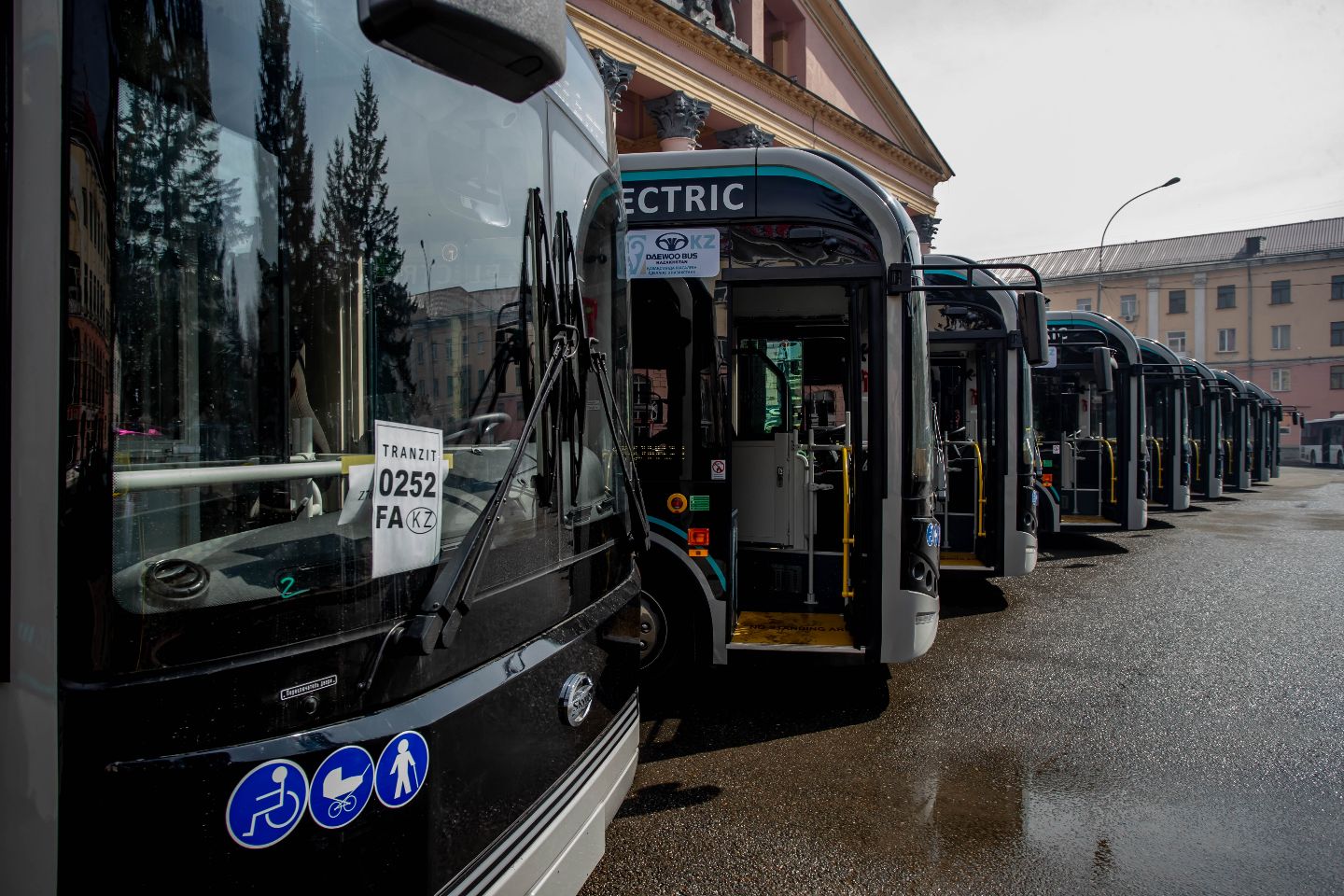 Усть-Каменогорск и ВКО / Усть-Каменогорск / 12 электробусов прибыли в Усть-Каменогорск, на линию они выйдут уже в апреле