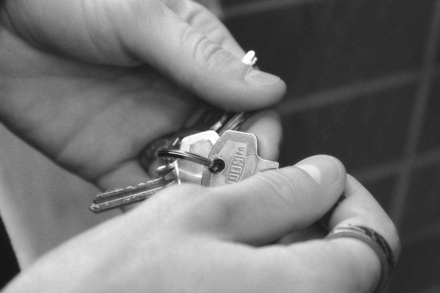 Усть-Каменогорск и ВКО / Без крыши: сироты в ВКО начали массово терять места в очереди на жилье