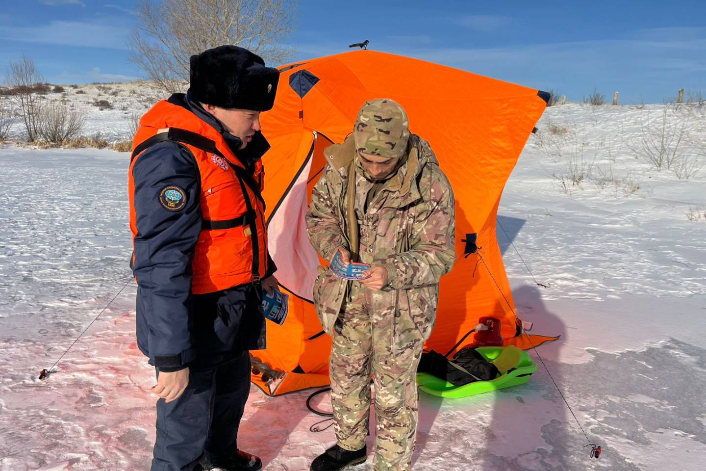 Усть-Каменогорск и ВКО / Что нужно знать любителям зимней рыбалки, рассказали спасатели ВКО