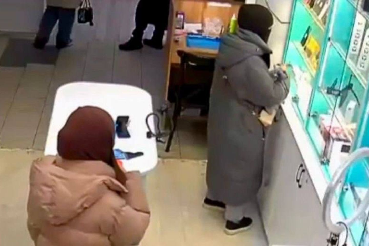 Новости Казахстана / Вернулись за новым iPhone: в Актобе раскрыта серия краж из бутика