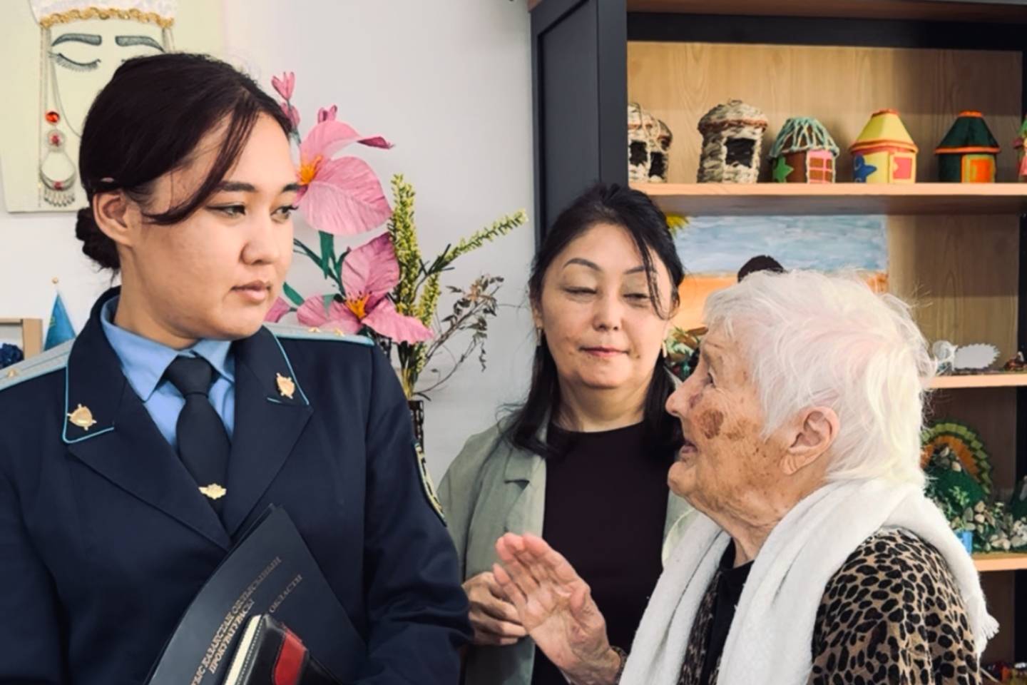 Усть-Каменогорск и ВКО / Социальную акцию "Правовая забота" провела Прокуратура ВКО