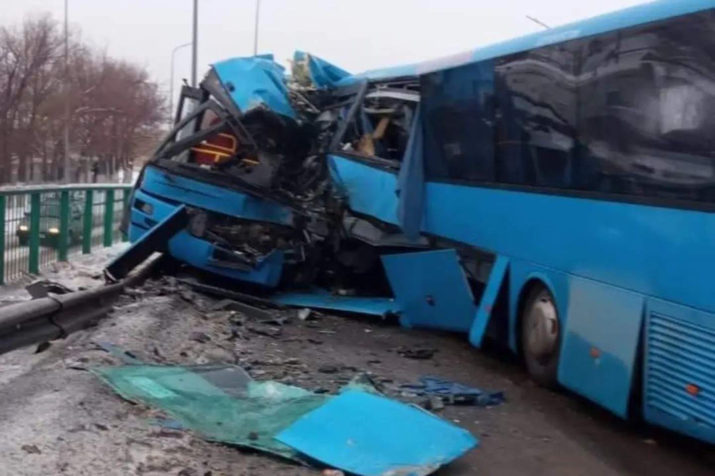 Происшествия в Казахстане и мире / ДТП / Два пассажирских автобуса не поделили дорогу в Караганде