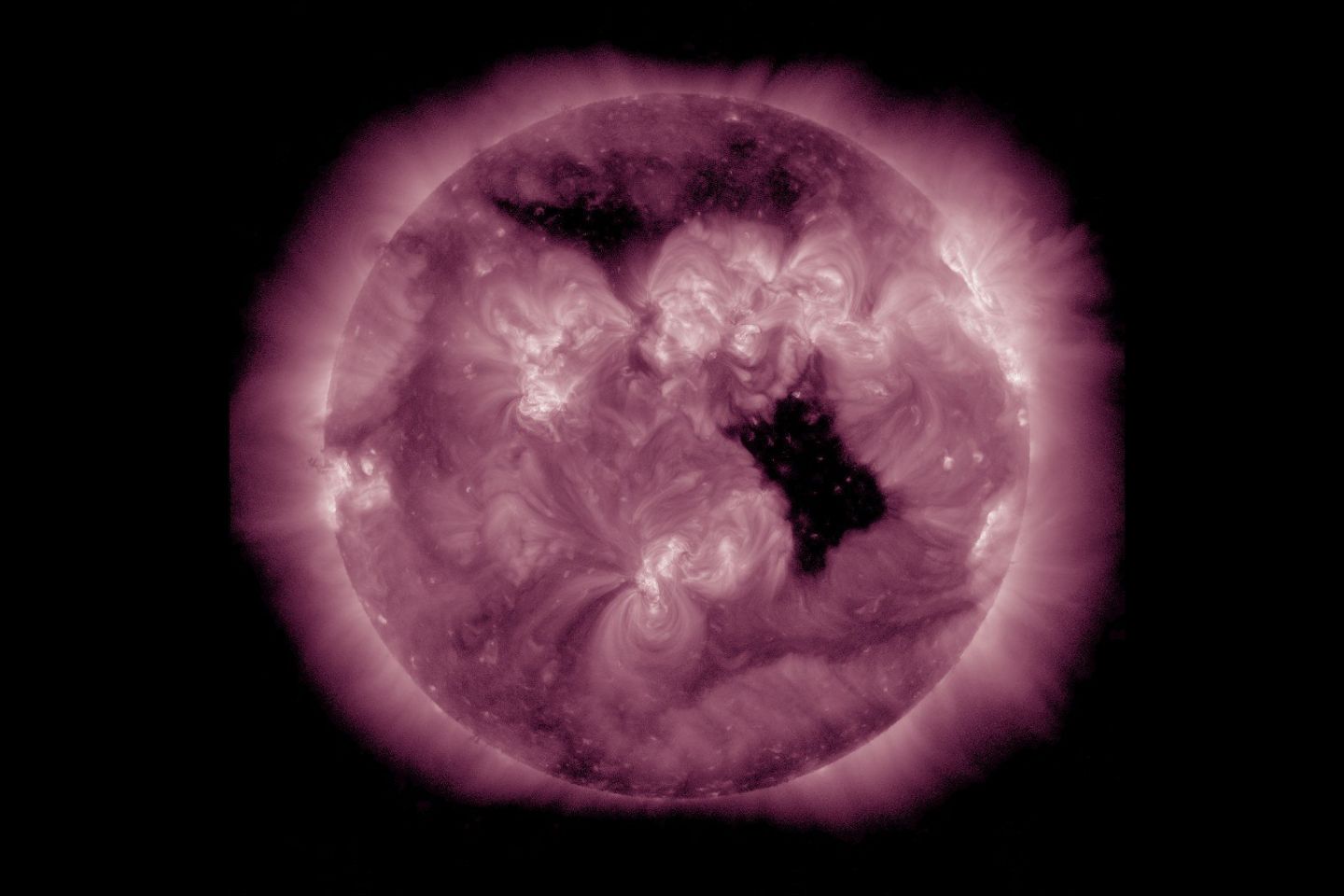 Новости мира / Землю накрыла средняя магнитная буря Новости мира / Землю накрыла средняя магнитная буря