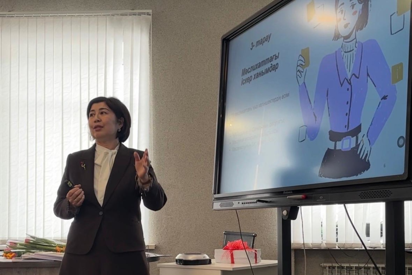 Усть-Каменогорск и ВКО / ШҚО-да мемлекеттік қызметтегі әйелдер жайлы альбом жарық көрді