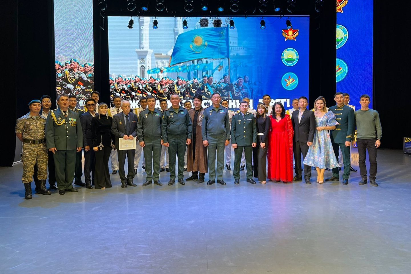 Усть-Каменогорск и ВКО /  В Усть-Каменогорске и Алтае военные встретились со школьниками и студентами