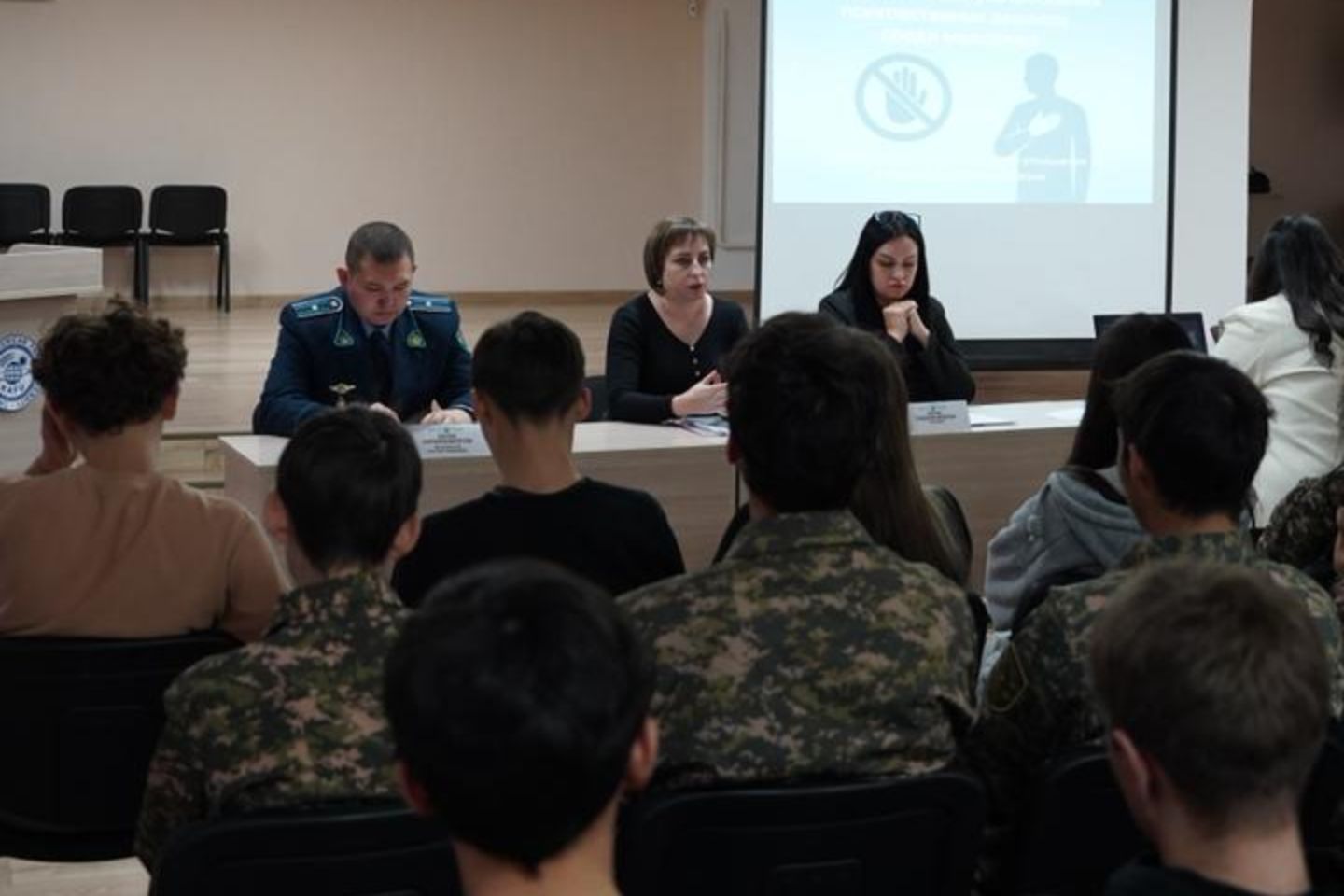 Усть-Каменогорск и ВКО / Студенты КАСУ приняли участие в открытом диалоге о законе и личной ответственности