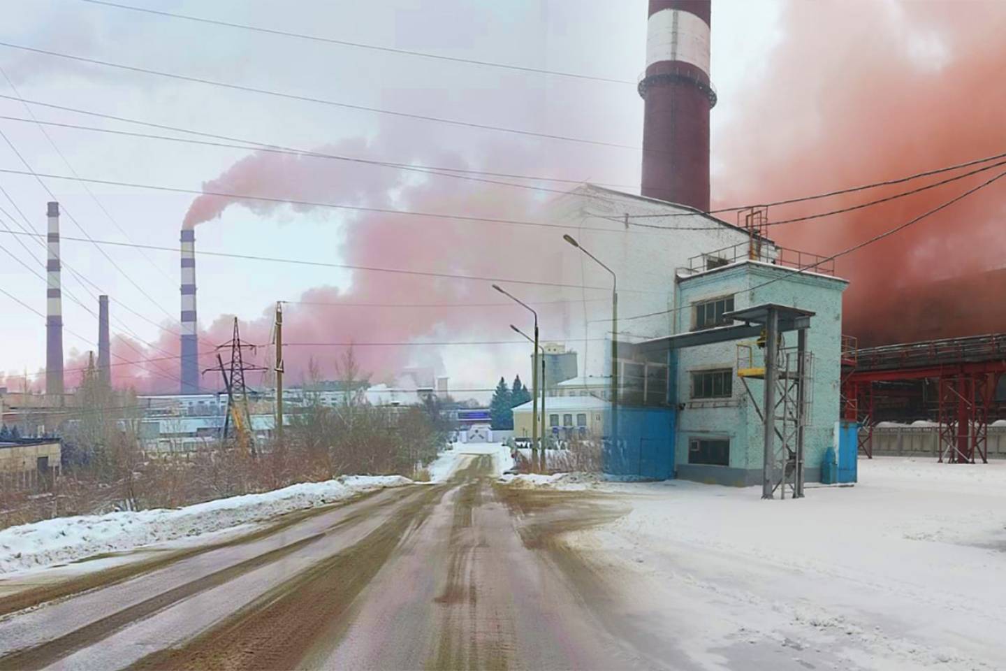 Газета / Розовый дым: что произошло в Усть­Каменогорске в районе ТМК