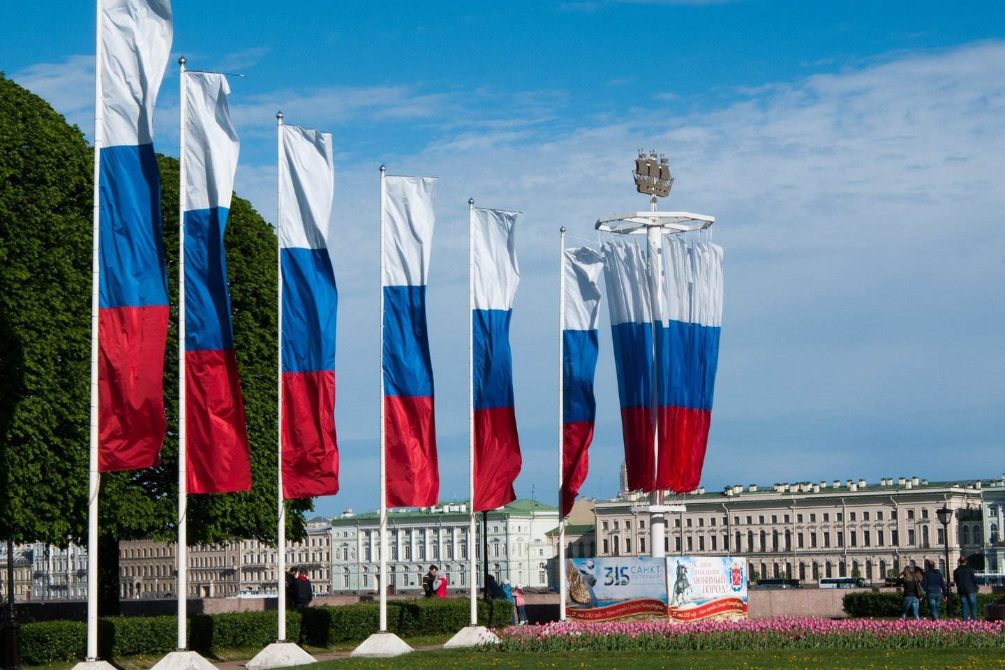 Новости мира / Правила въезда иностранных граждан ужесточат в России