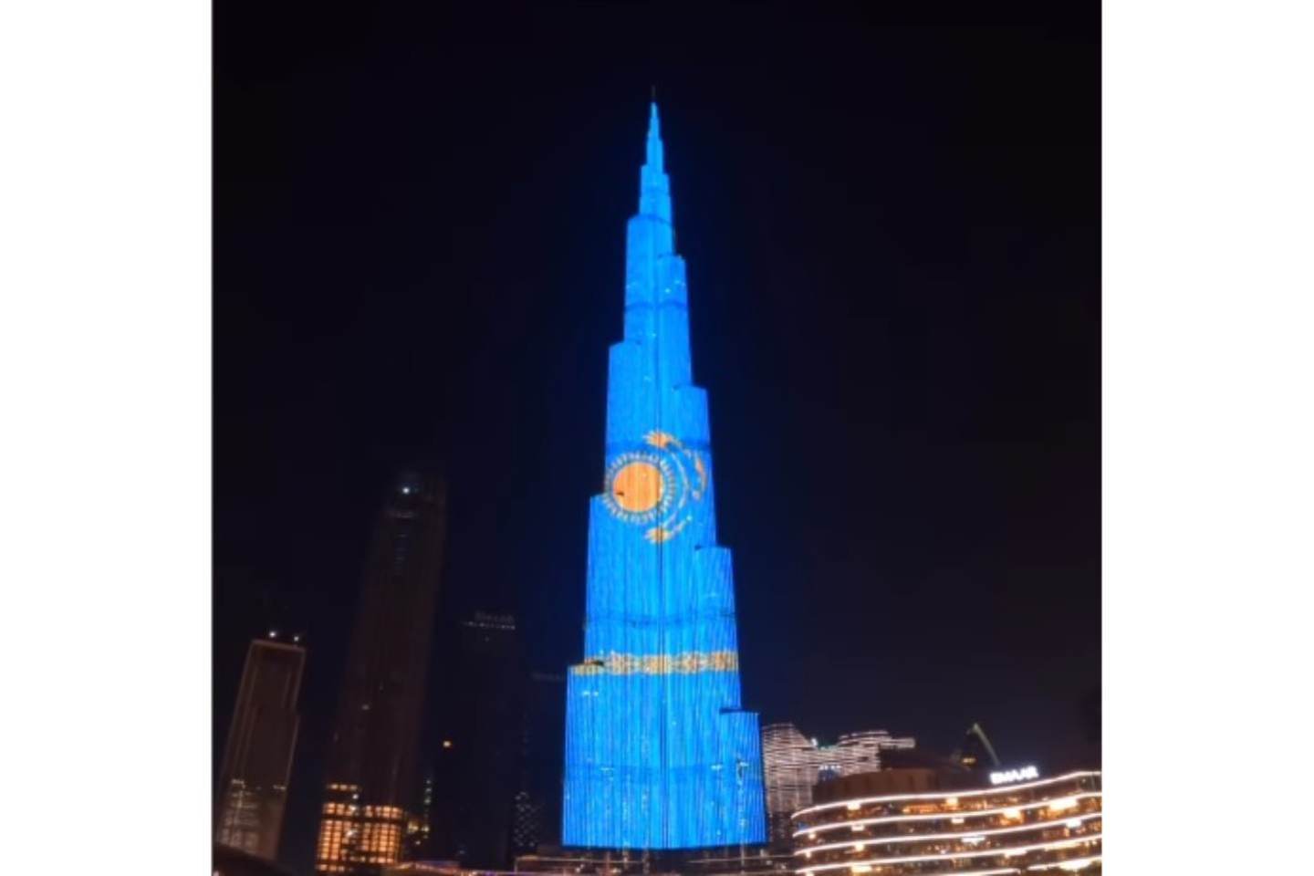 Новости мира / Бурдж-Халифа украсил флаг Казахстана