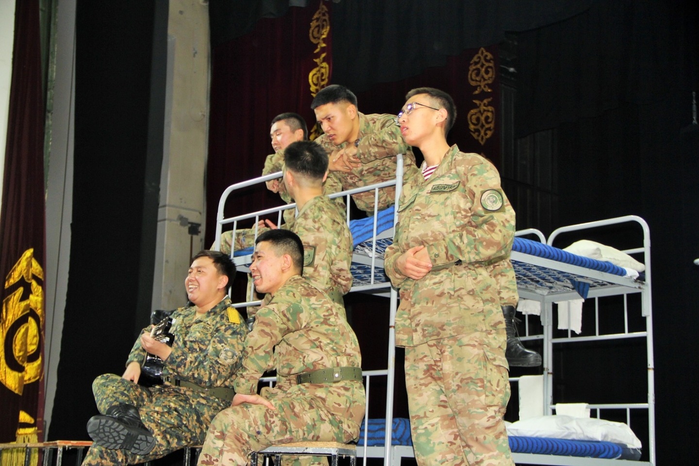 Усть-Каменогорск и ВКО / Өскемендегі әскери театр алғашқы қойылымын сахналады