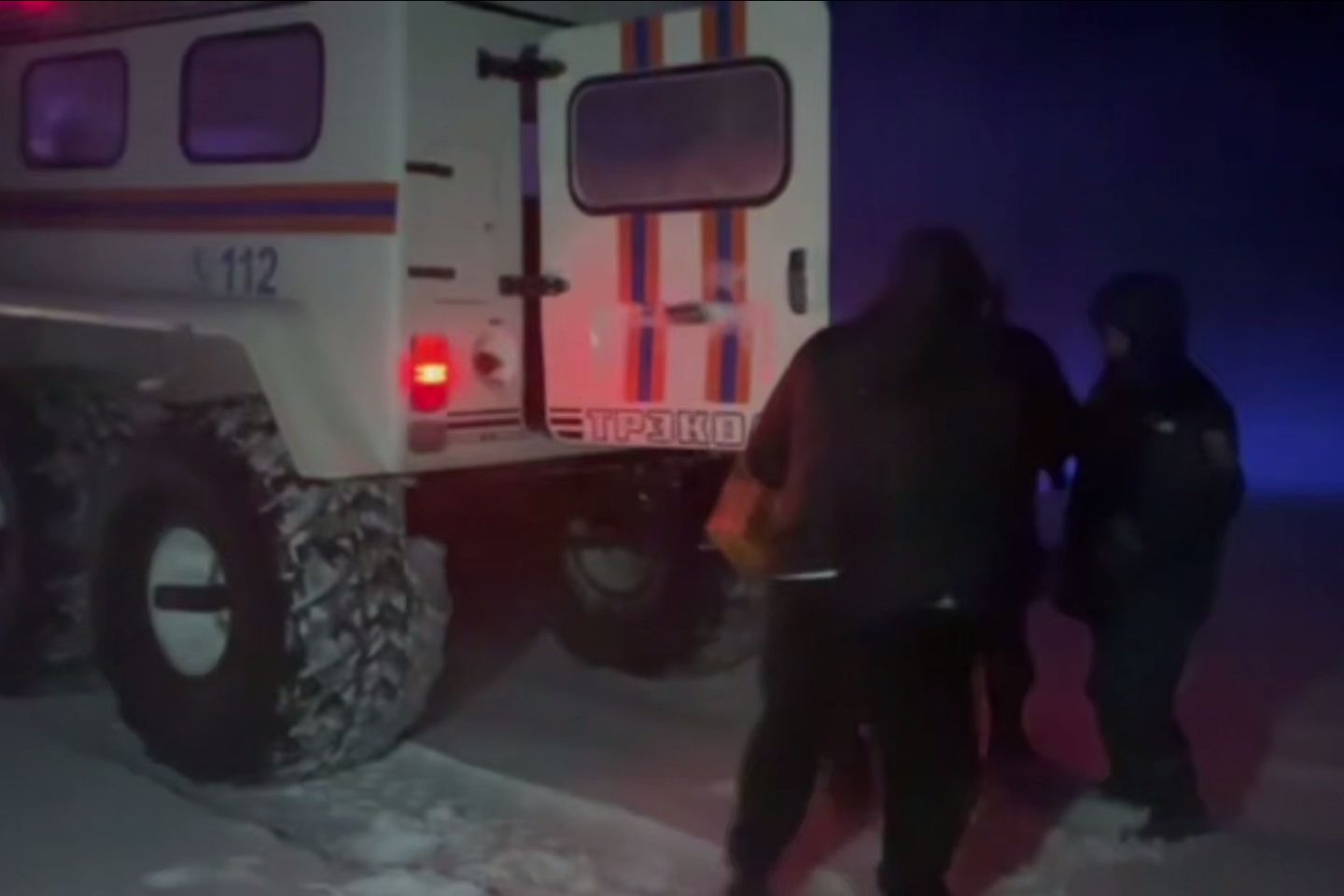 Новости Казахстана / Снежный занос заблокировал дорогу в Жетысу: спасены 15 человек