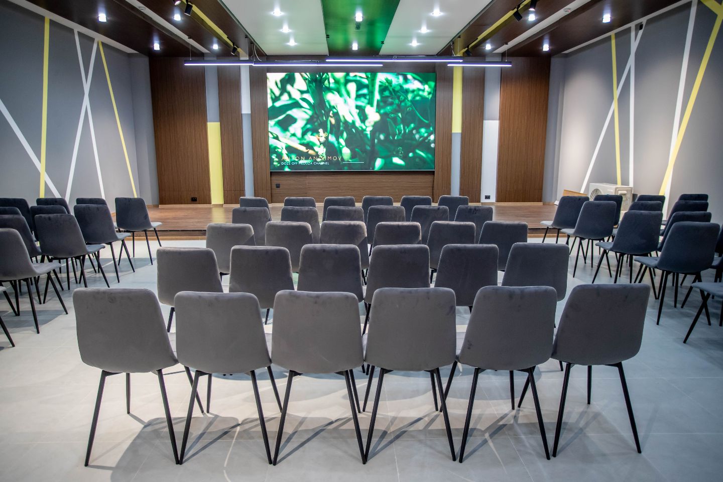 Усть-Каменогорск и ВКО / Усть-Каменогорск / В ВК библиотеке имени Пушкина за счет спонсоров модернизировали конференц-зал