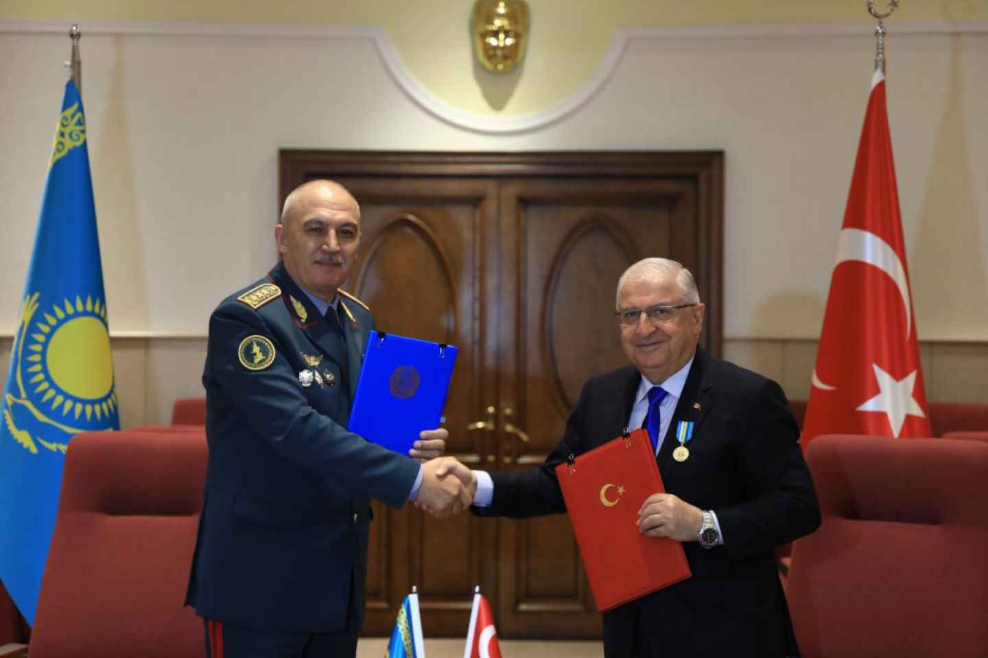 Новости Казахстана / Политика в Казахстане / Министр обороны Казахстана посетил Турцию