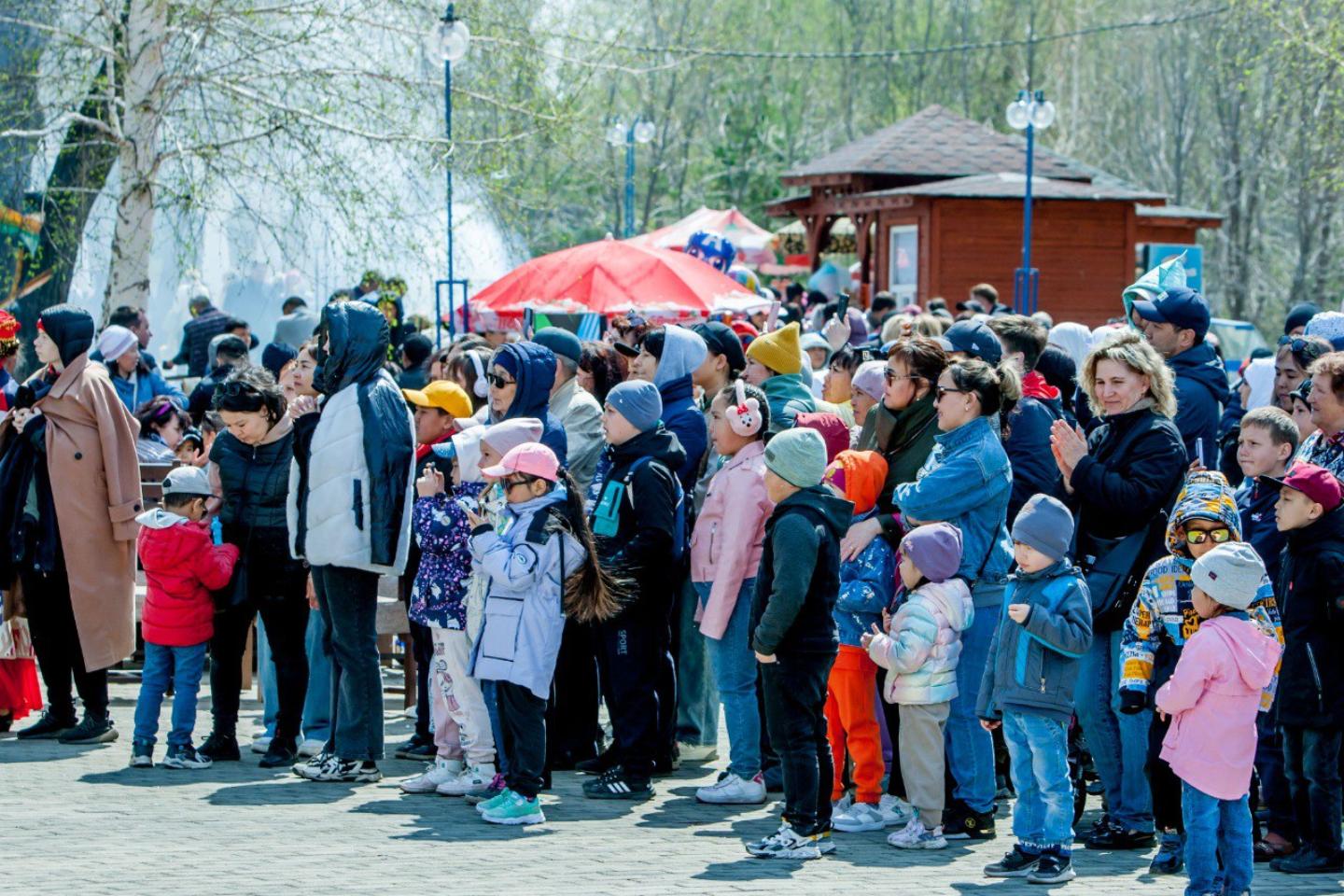 Усть-Каменогорск и ВКО /  Республика күні  - Қазақстанда тұратын  барлық этностардың ортақ мерекесі