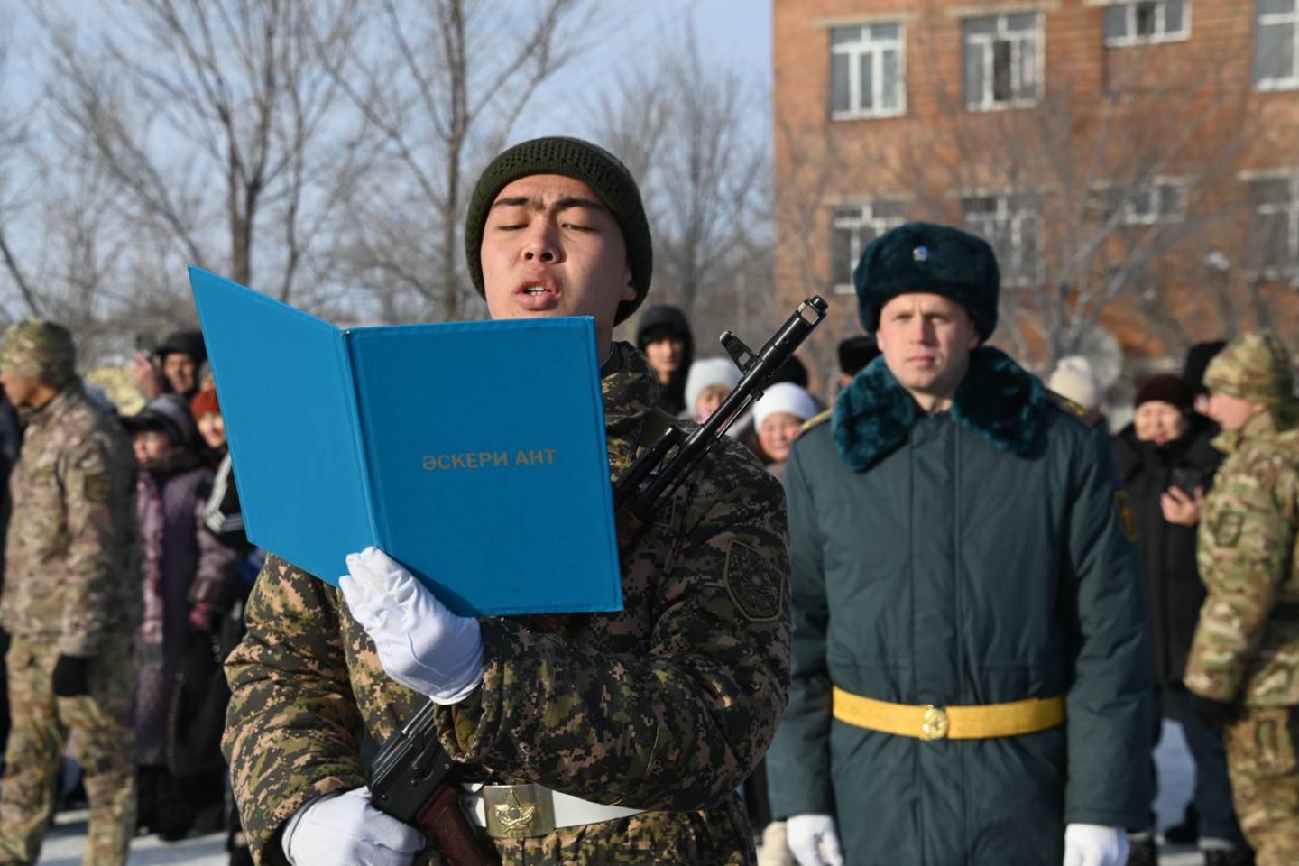 Усть-Каменогорск и ВКО / Өскеменге әскери борышын өтеуге 400-ден астам сарбаз келді