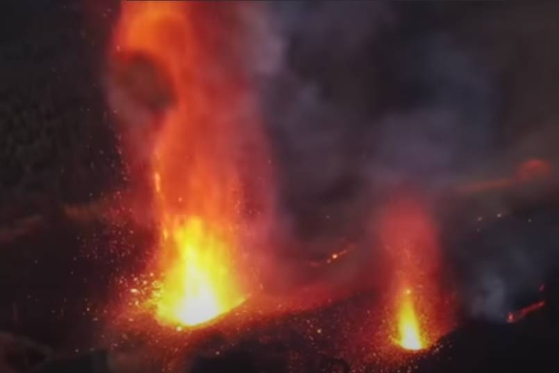 Происшествия в Казахстане и мире / Кадры мощного извержения вулкана на Канарах опубликовали в Сети