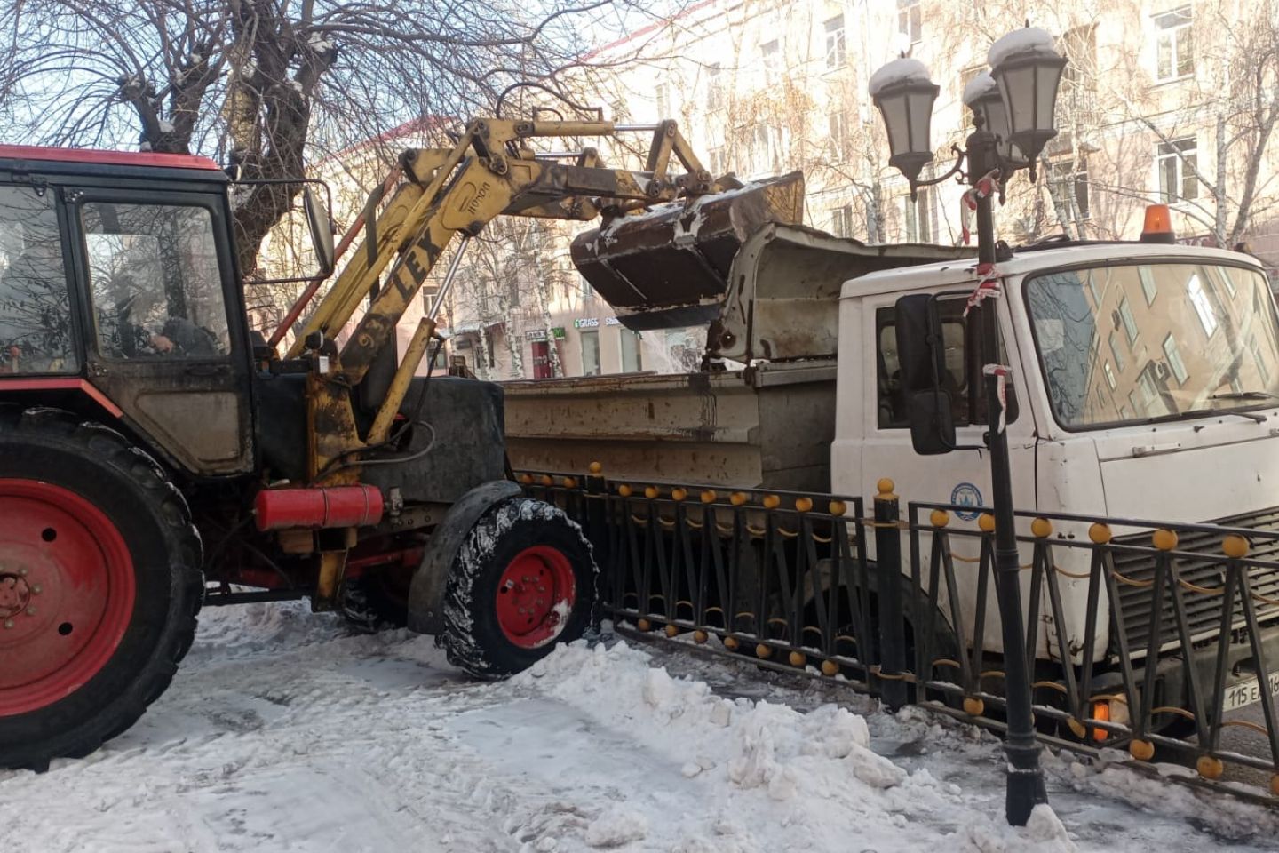 Усть-Каменогорск и ВКО / Усть-Каменогорск / 67 тысяч кубометров снега вывезли с улиц Усть-Каменогорска