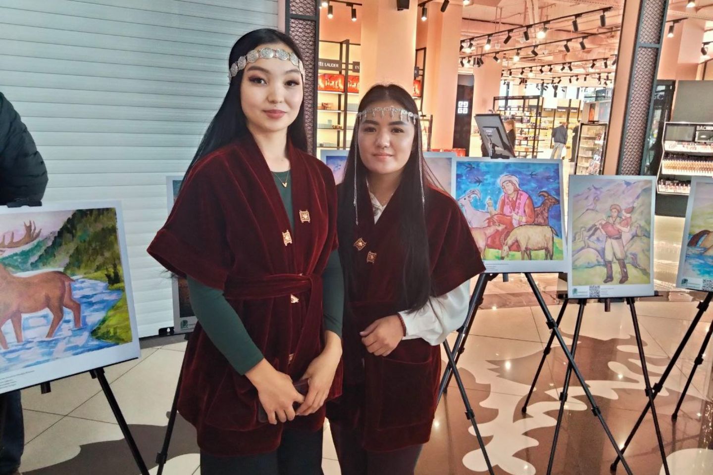 Усть-Каменогорск и ВКО / Усть-Каменогорск / В ТК "Император" горожане познавательно и интересно отметили День Республики Усть-Каменогорск и ВКО / Усть-Каменогорск / В ТК "Император" горожане познавательно и интересно отметили День Республики