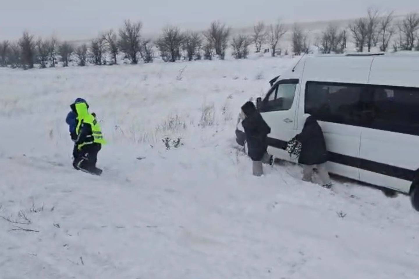 Усть-Каменогорск и ВКО / Рейсовый автобус слетел с трассы Усть-Каменогорск — Семей Усть-Каменогорск и ВКО / Рейсовый автобус слетел с трассы Усть-Каменогорск — Семей