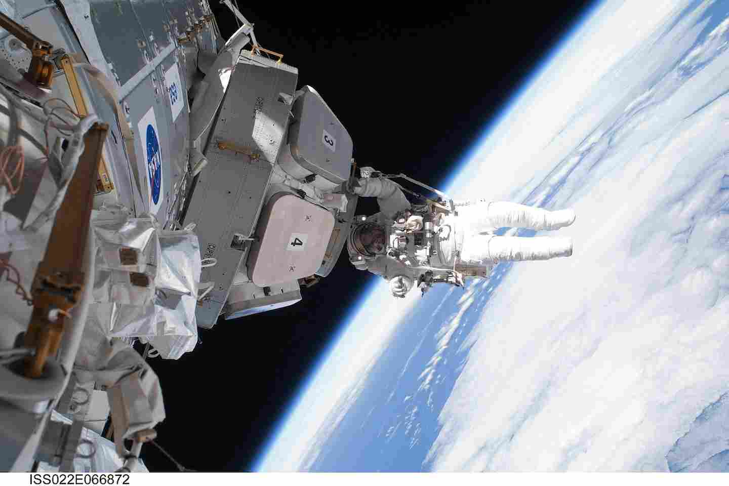 Новости мира / Интересные новости / Российские космонавты выполнили работы в открытом космосе Новости мира / Интересные новости / Российские космонавты выполнили работы в открытом космосе