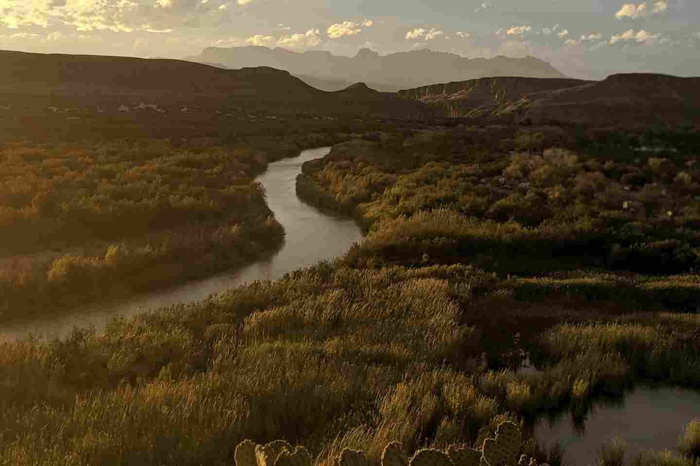 Новости мира / Интересные новости / Трамп потребовал от Мексики предоставить воду фермерам Техаса Новости мира / Интересные новости / Трамп потребовал от Мексики предоставить воду фермерам Техаса