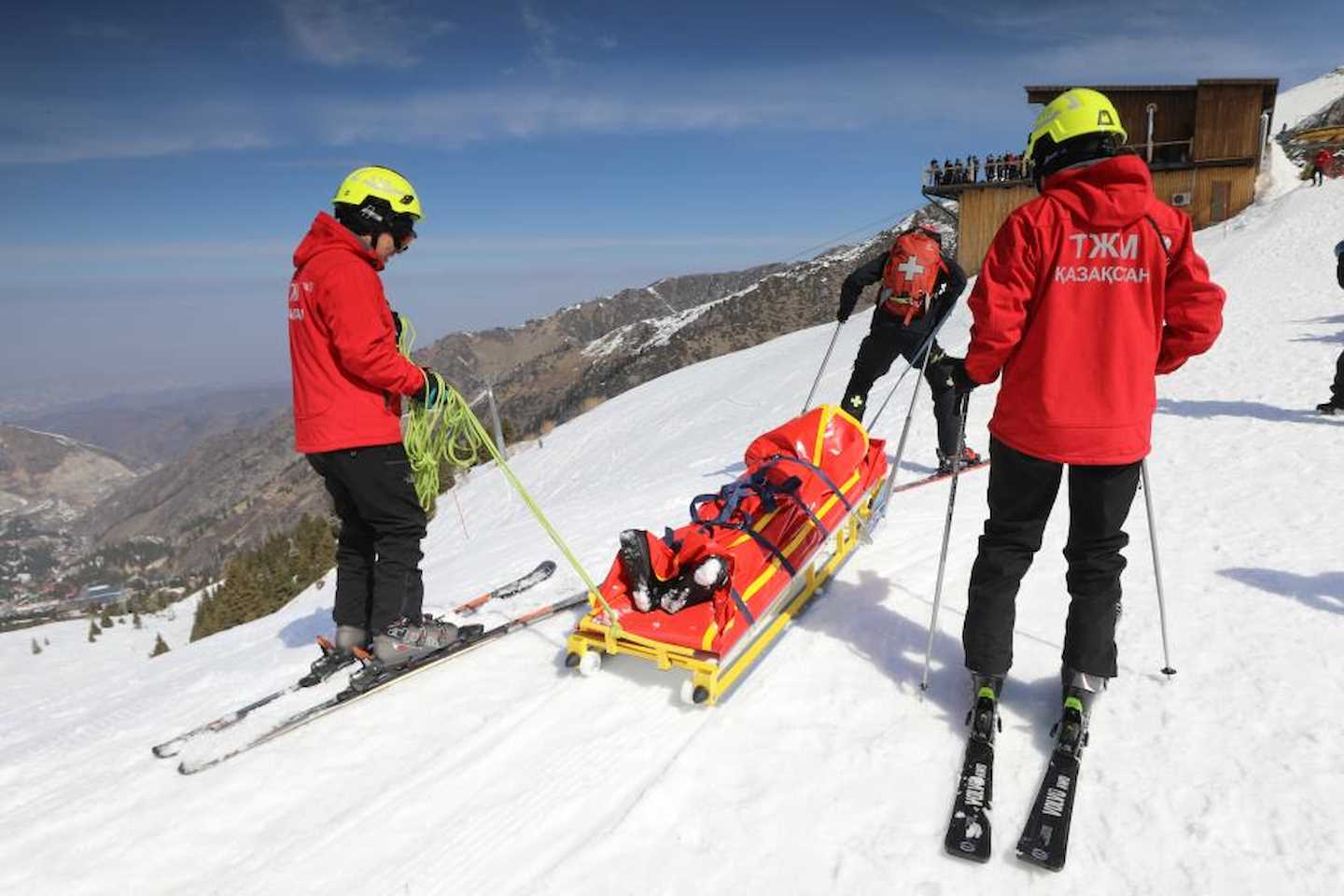 Новости Казахстана / Общество в Казахстане / МЧС РК провело учения по спасению туристов из-под лавин
