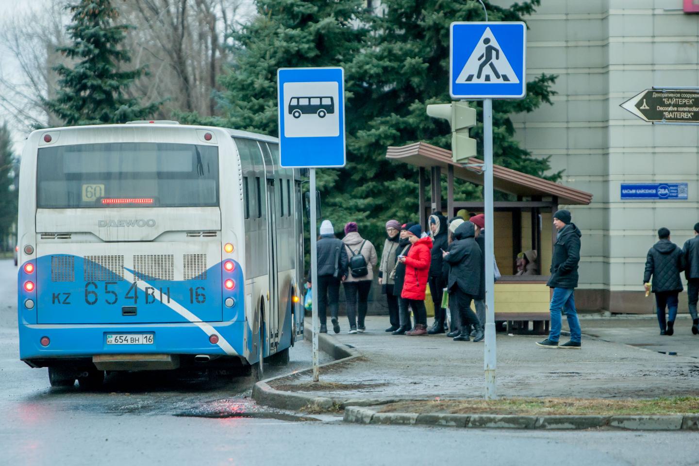 Усть-Каменогорск и ВКО / Өскеменде "ONAY!" картасы жоқ балаларды автобустан түсіріп кеткен Усть-Каменогорск и ВКО / Өскеменде "ONAY!" картасы жоқ балаларды автобустан түсіріп кеткен