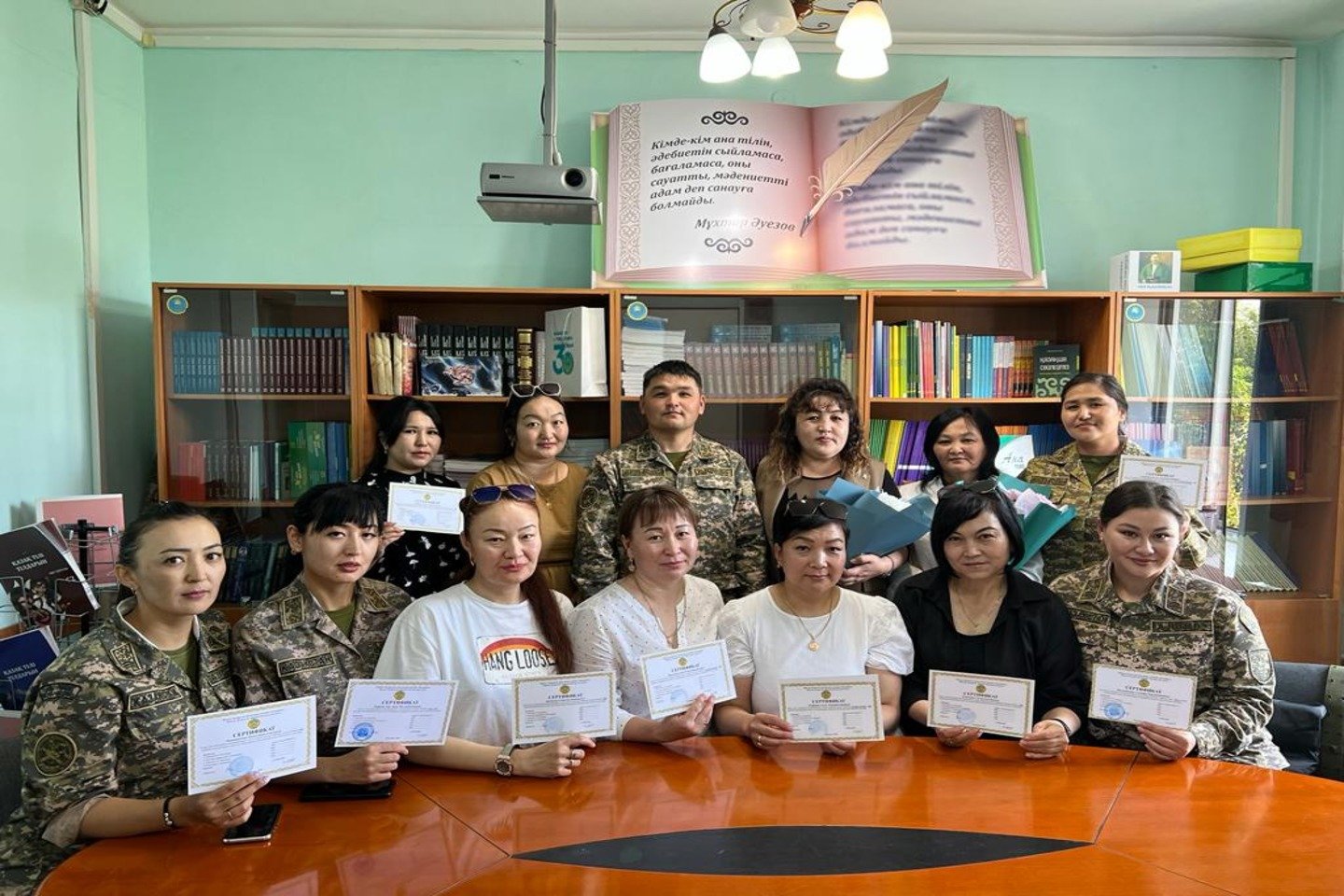 Усть-Каменогорск и ВКО / Өскемен гарнизонының іс жүргізуші мамандары  лингвистикалық курстан өтті