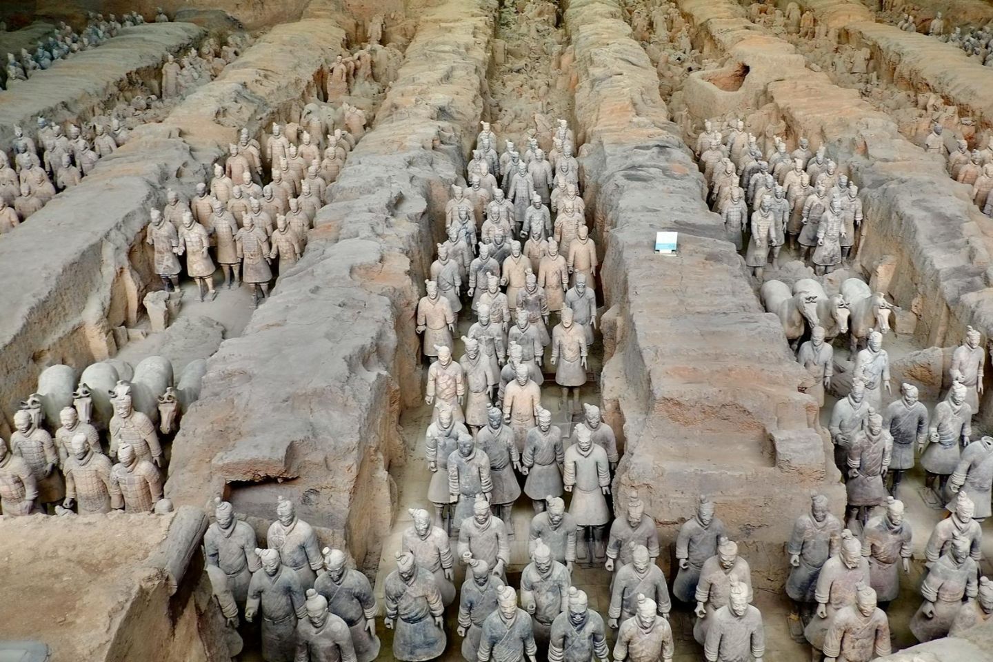 Новости мира / Интересные новости / Массивный саркофаг с сокровищами обнаружили в Китае