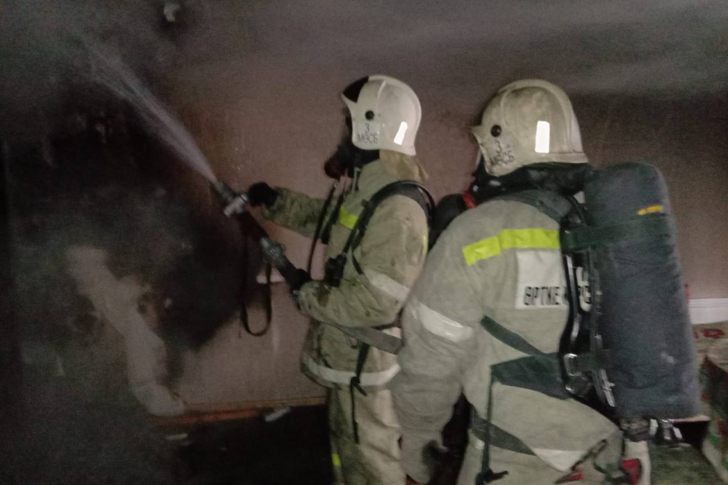 Происшествия в Казахстане и мире / Мужчину спасли при пожаре в городе Алтай