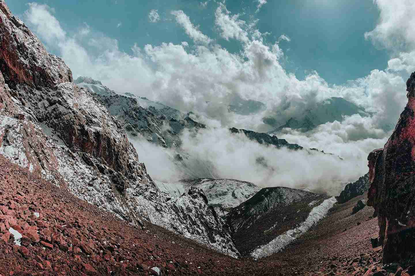 Новости Казахстана / Общество в Казахстане / Туристы нашли автомобиль в горах Алматы