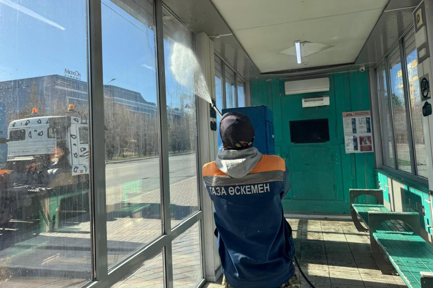 Усть-Каменогорск и ВКО / Усть-Каменогорск / Коммунальщики приступили к наведению порядка на улицах Усть-Каменогорска Усть-Каменогорск и ВКО / Усть-Каменогорск / Коммунальщики приступили к наведению порядка на улицах Усть-Каменогорска