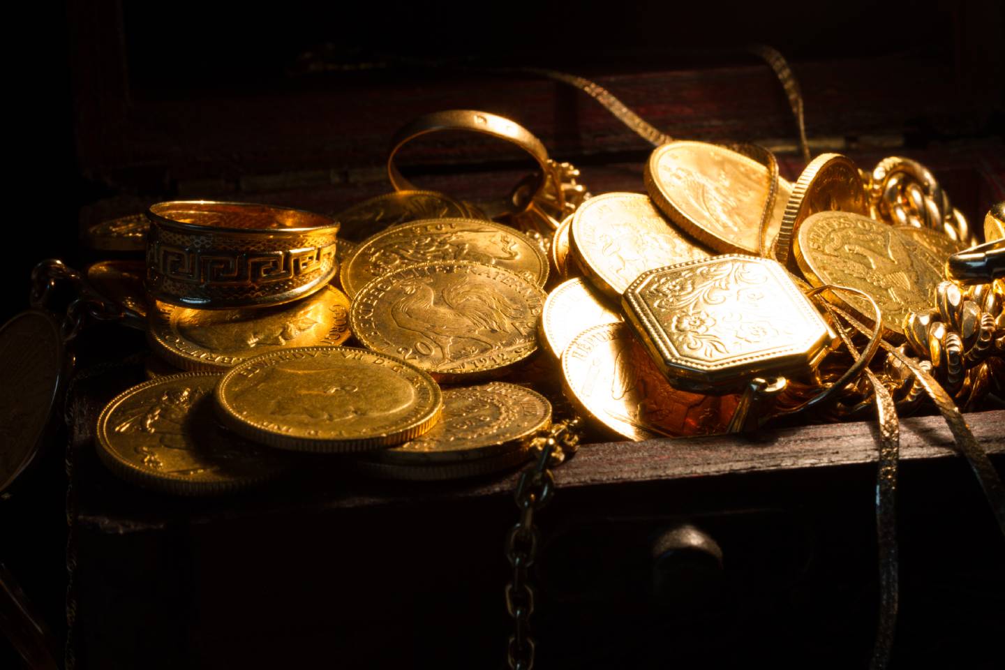 Новости мира / Интересные новости / Археологи обнаружили в Крыму золотые монеты времен Александра Македонского