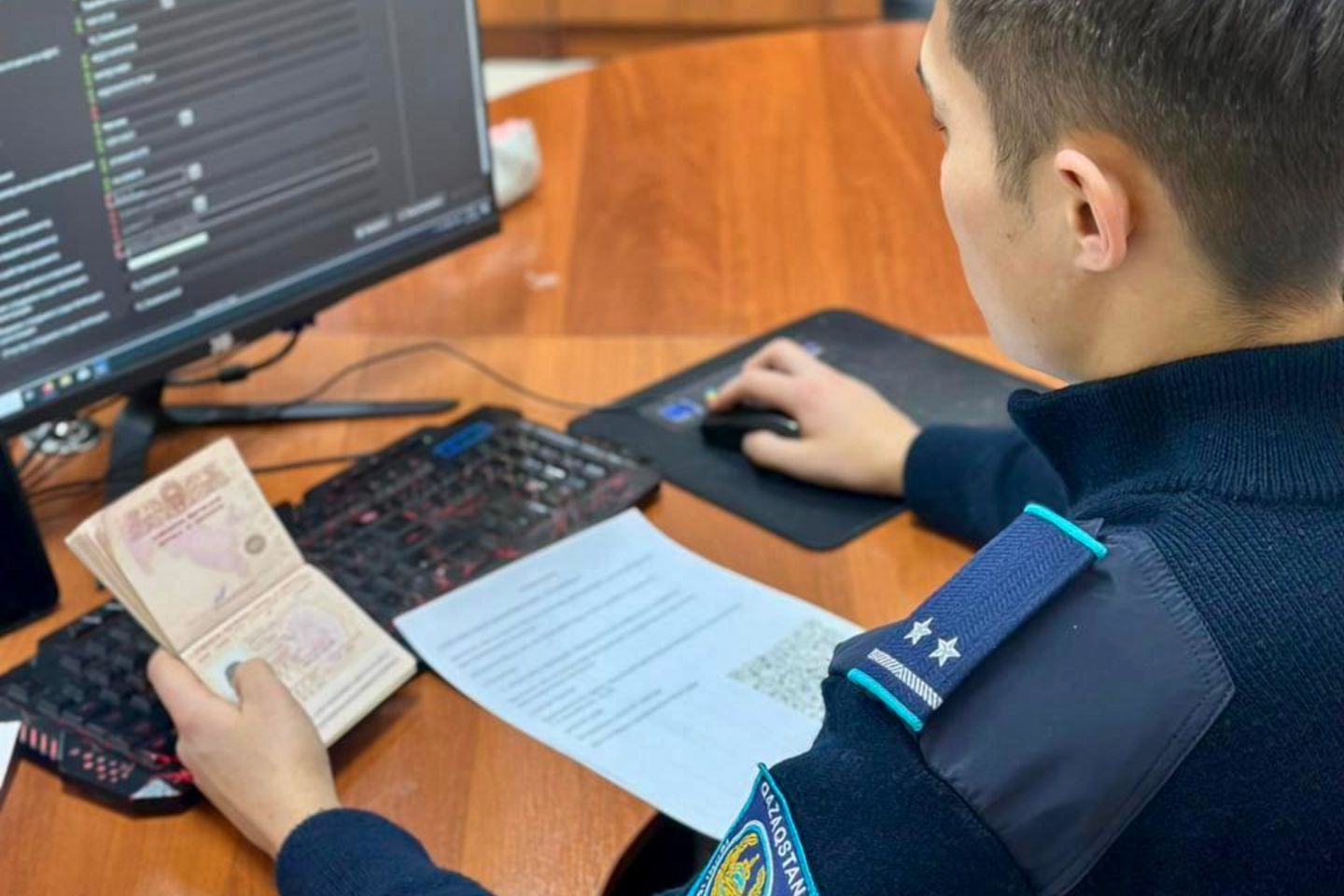 Усть-Каменогорск и ВКО / 11 человек выдворили из Восточного Казахстана за двойное гражданство