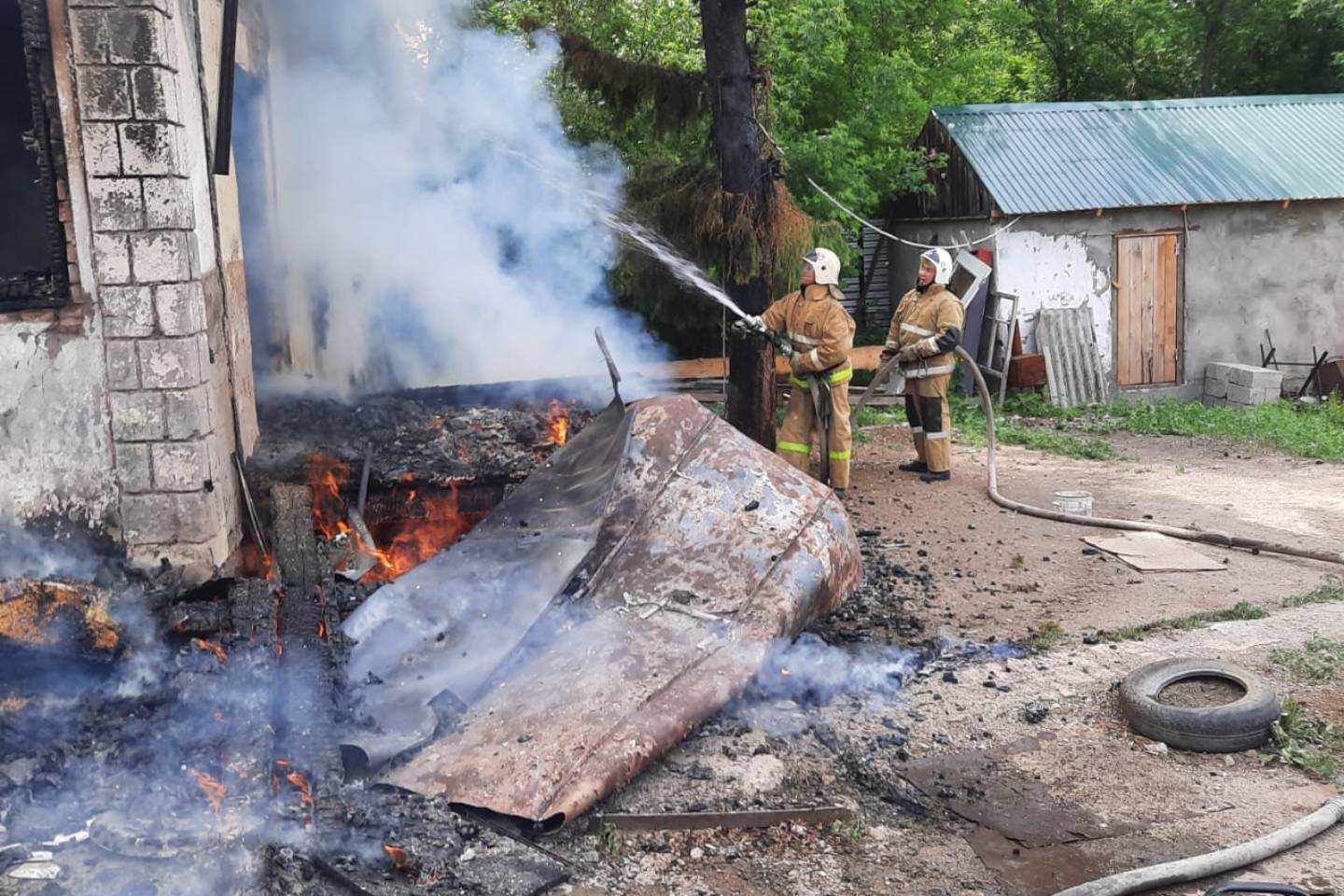 Происшествия в Казахстане и мире / Шестеро детей едва не погибли при пожаре в Глубоковском районе