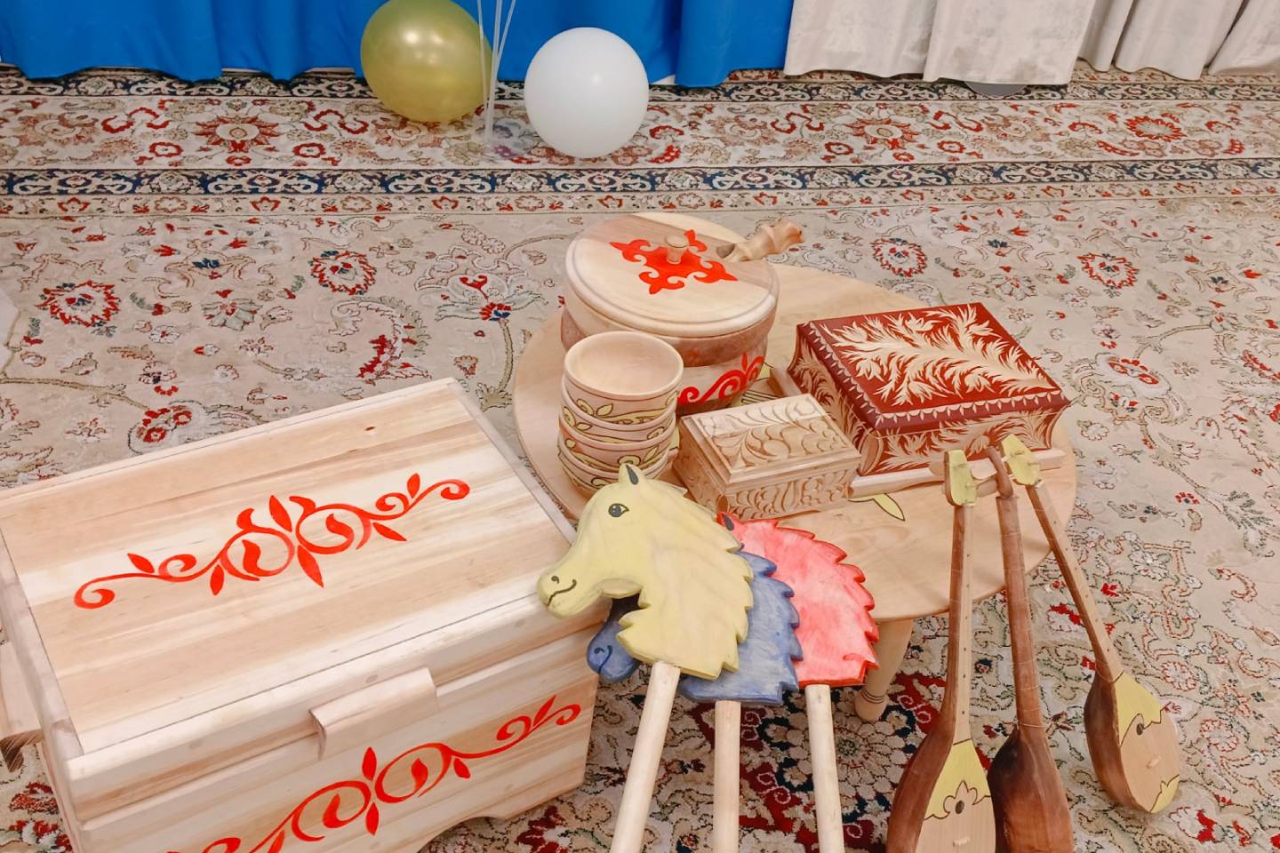Усть-Каменогорск и ВКО / Осужденные собственными руками сделали подарки детям Усть-Каменогорска